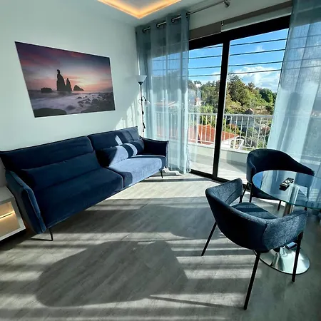 Scirocco Madeira - Ocean View Апартаменты *